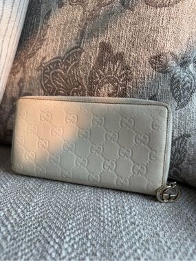 Gucci Guccissima Zip Around Wallet – Off White Leather